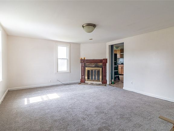4th image of 637 E 9th Ave