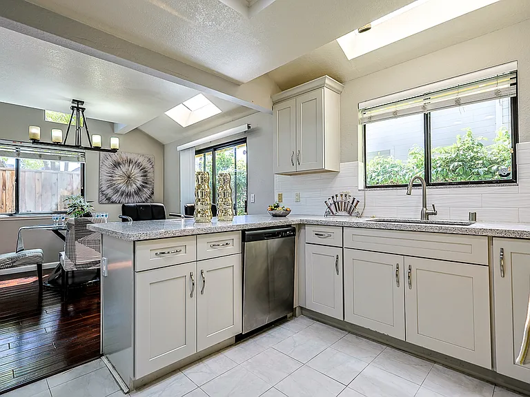 1207 Smith Ave — Photo 15