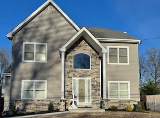 633 S Forklanding Rd, Maple Shade, NJ 08052