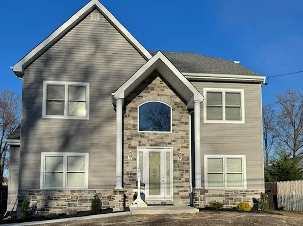 633 S Forklanding Rd, Maple Shade, NJ 08052