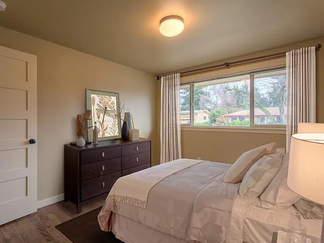 1017 Lynnwood Ave NE — Photo 7
