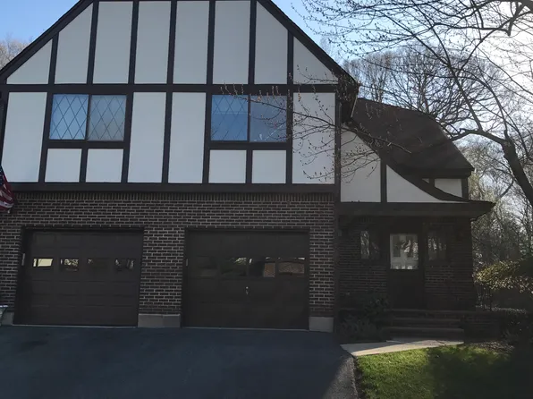 114 Holiday Ln, River Vale, NJ 07675