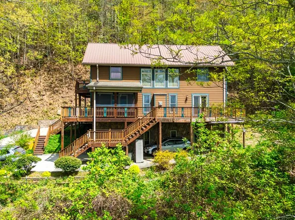 1602 Forest Run Rd, Whittier, NC 28789