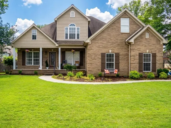 1704 Woodside Dr, Muscle Shoals, AL 35661