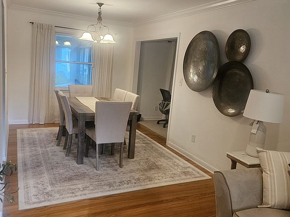 4th image of 75 Sugar Plum Ln