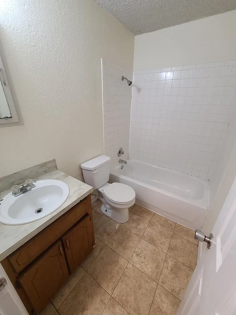 2 bed, 600 sqft, $725 — Photo 2