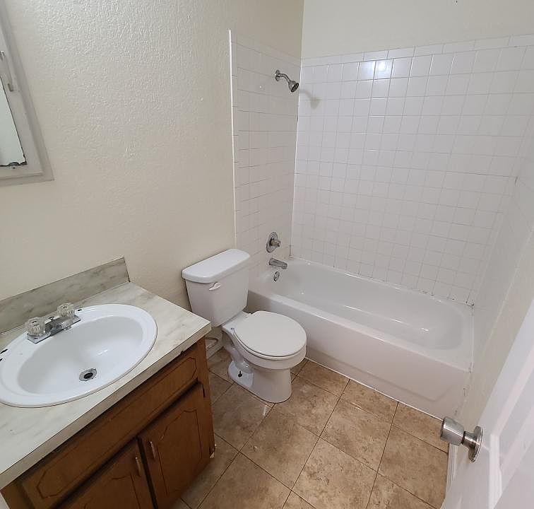 2nd image of 715 N 11th St