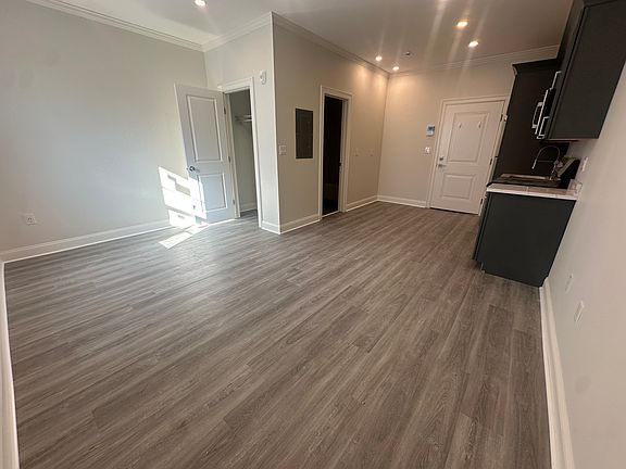 4th image of 134 Linden St #203