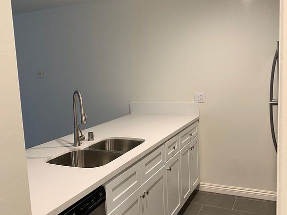 4th image of 724 W Knoll Dr APT 215