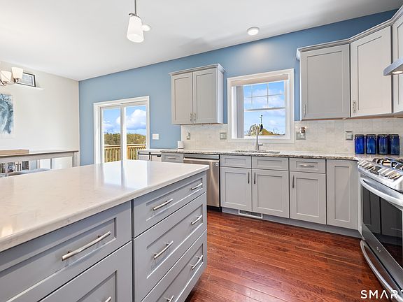 4th image of 564 Ridgewood Road
