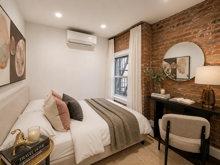 35 Crosby St #4R — Photo 6