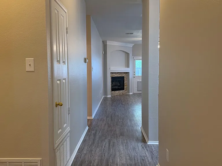 7905 Seven Oaks Ln — Photo 9