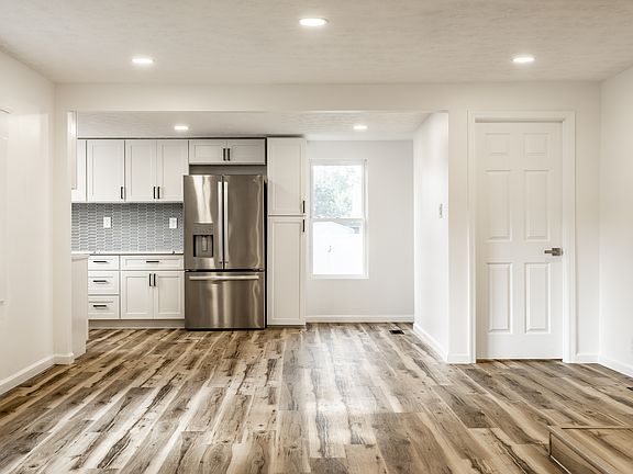 4th image of 1395 Evans Ave