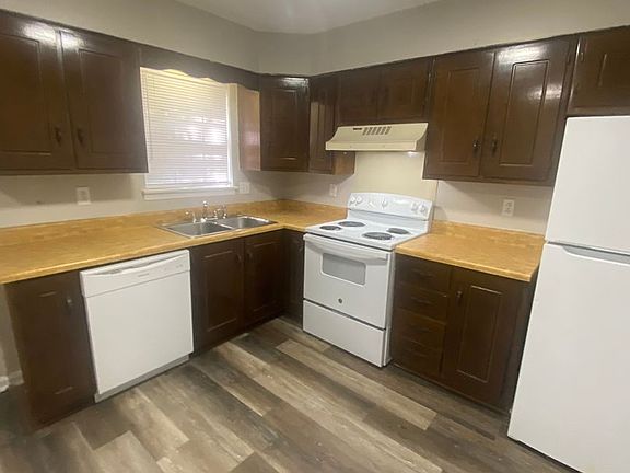 4th image of 1220 Louisville St #15