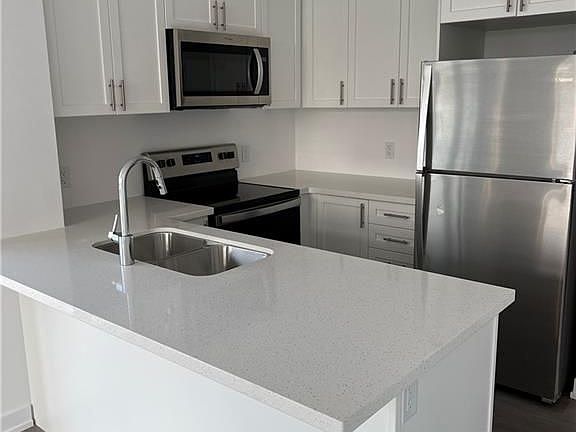 5th image of 450 Dundas St E #605