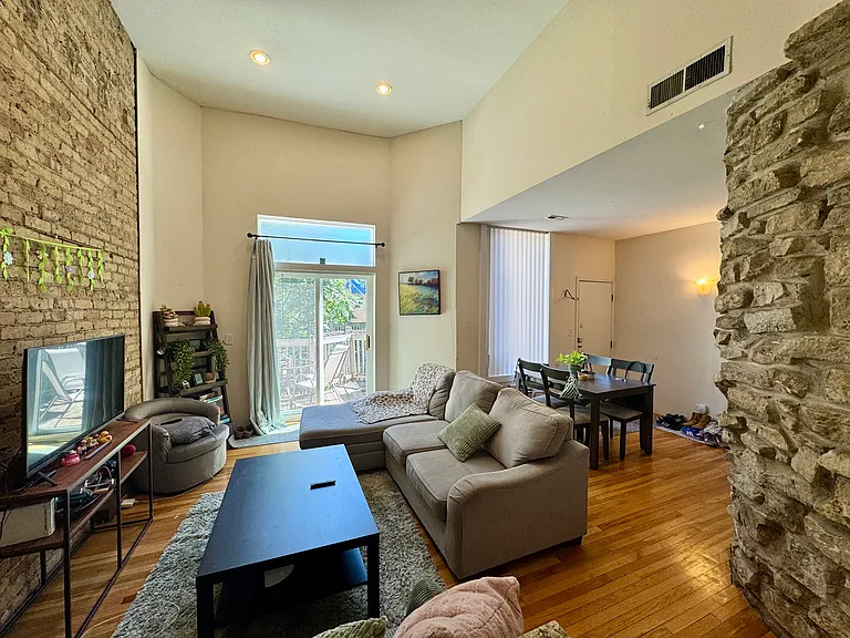 1057 W Belden Ave #3A — Photo 11