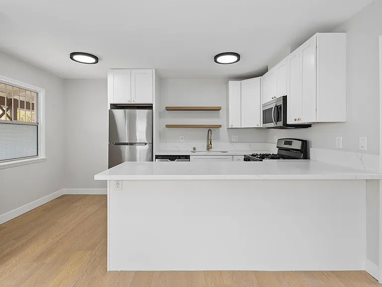 1107 E 3rd St #B — Photo 12
