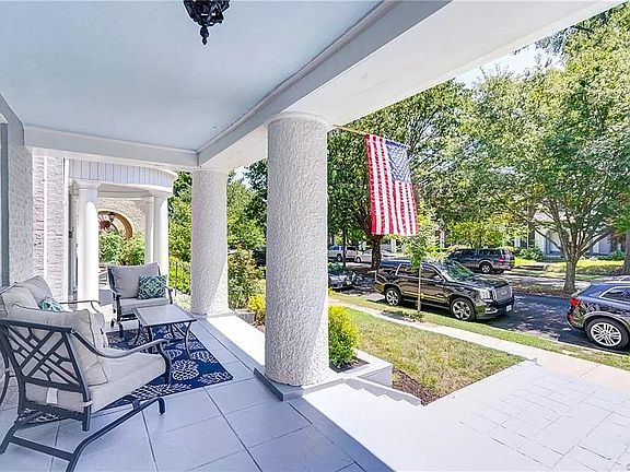 4th image of 2414 Maplewood Ave