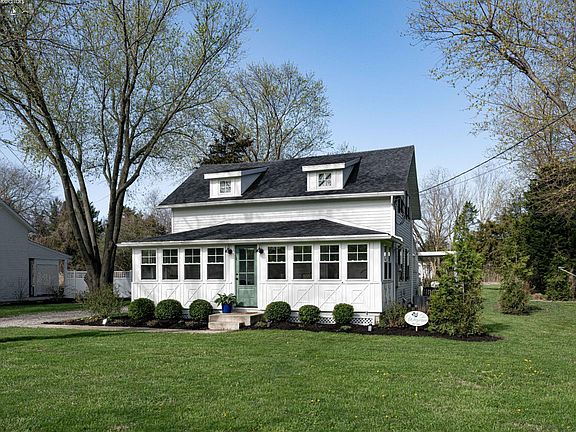 2nd image of 321 Harbor Ln