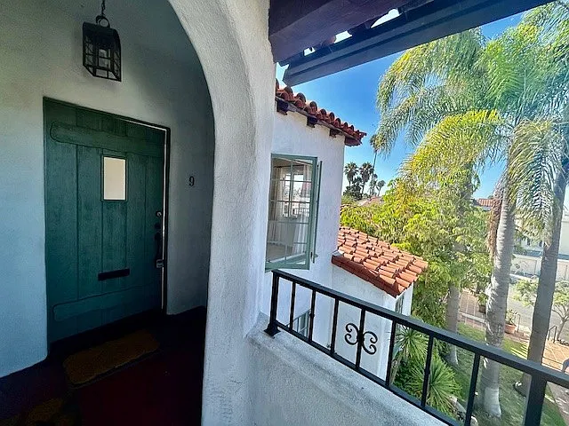 1 bed, 800 sqft, $2,300 — Photo 1
