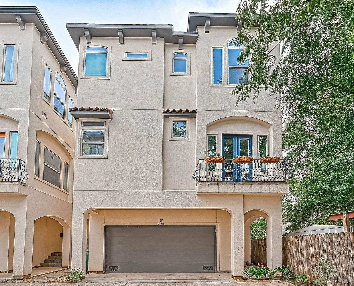 4 bed, 4.0 bath, 2256 sqft, $3,300 — Photo 2