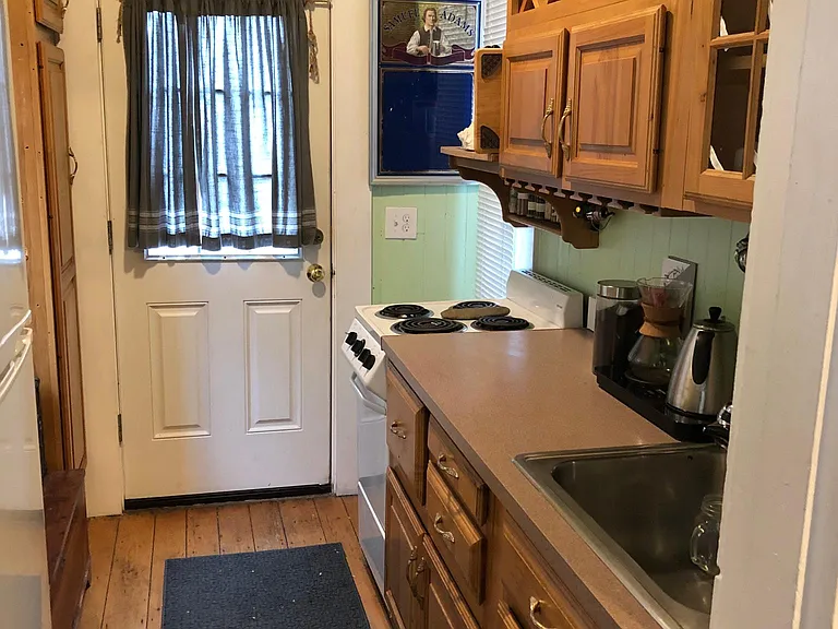 17 Pine St #E — Photo 3