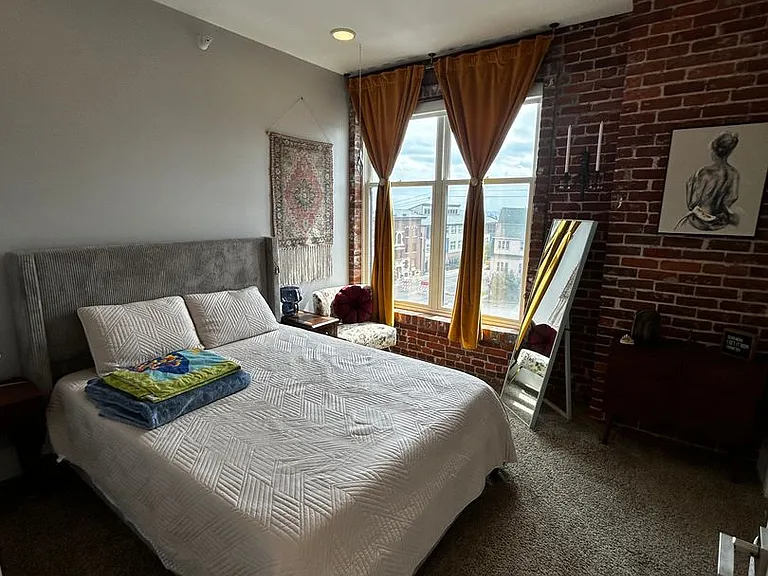 1509 E Superior St — Photo 60