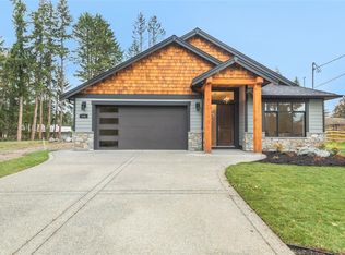 858 Wembley Rd, Parksville, BC V9P 2W9