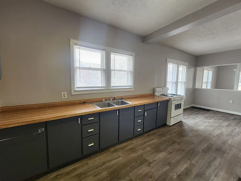 1436 Sycamore St — Photo 6
