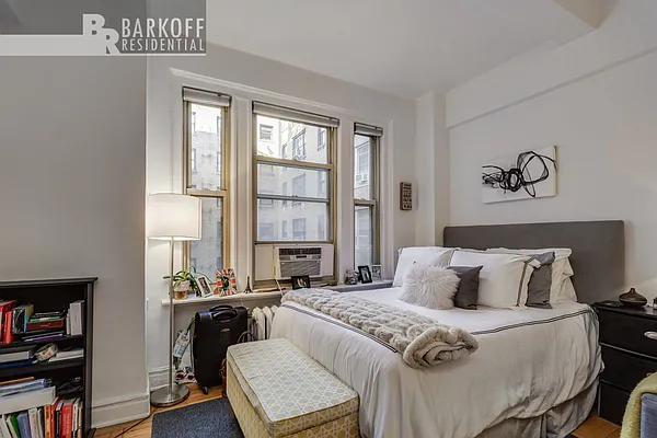 Sold by Barkoff Residential  | media 34