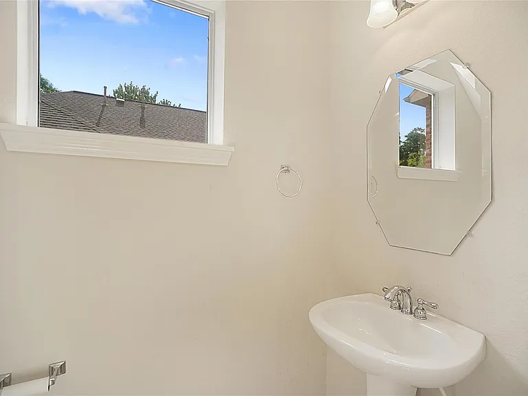 111 Zephyr Bend Pl — Photo 17