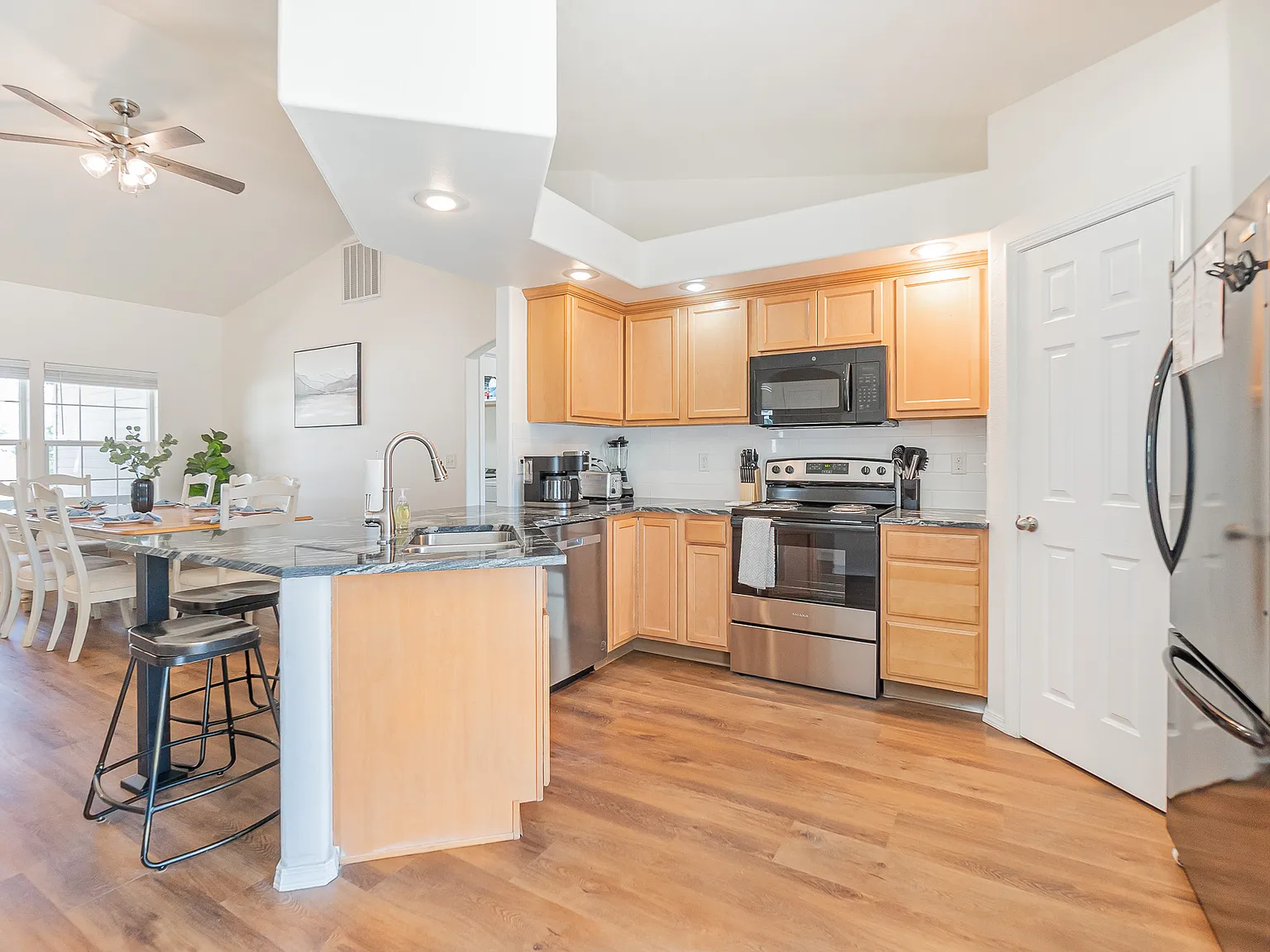 4 bed, 1424 sqft, $4,800 — Photo 4