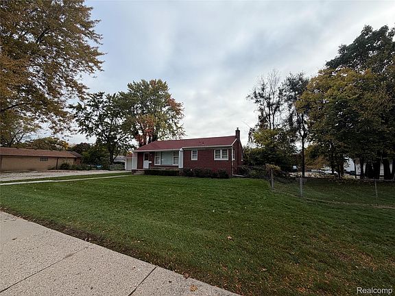 4th image of 3122 Crooks Rd