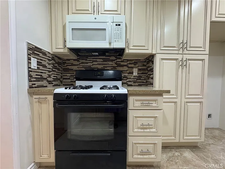 7701 Wilkinson Ave — Photo 8