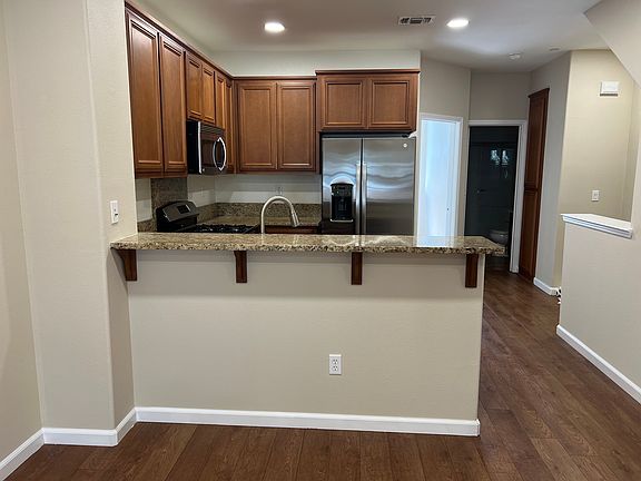Kitchen with Breakfast Counter