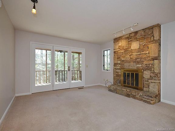 2nd image of 306 Live Oak Ln #306