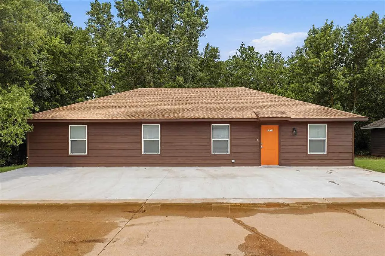 5 bed, 1650 sqft, $3,500 — Photo 1