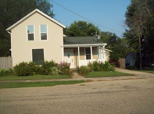 205 N Main St, Walnut, IL 61376