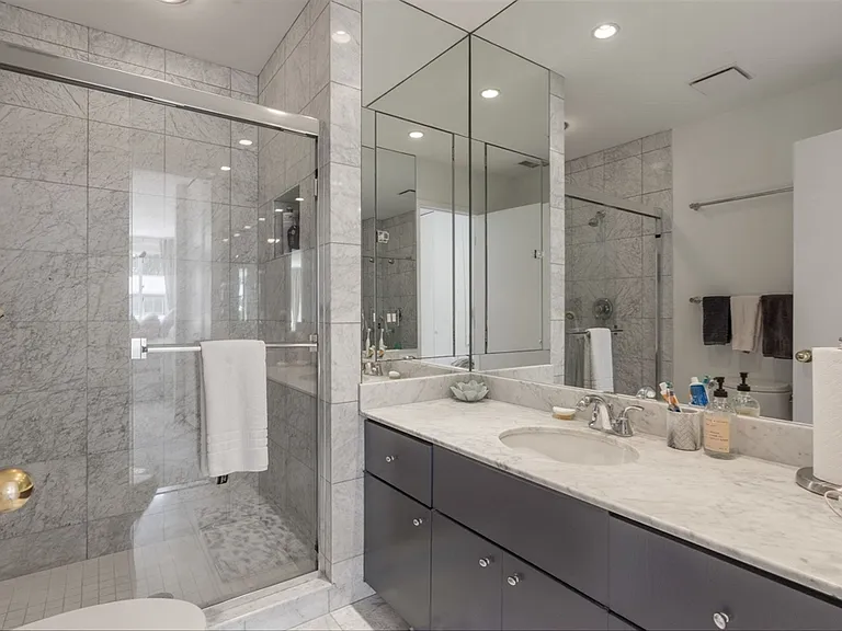 241 Perkins St #H402 — Photo 15