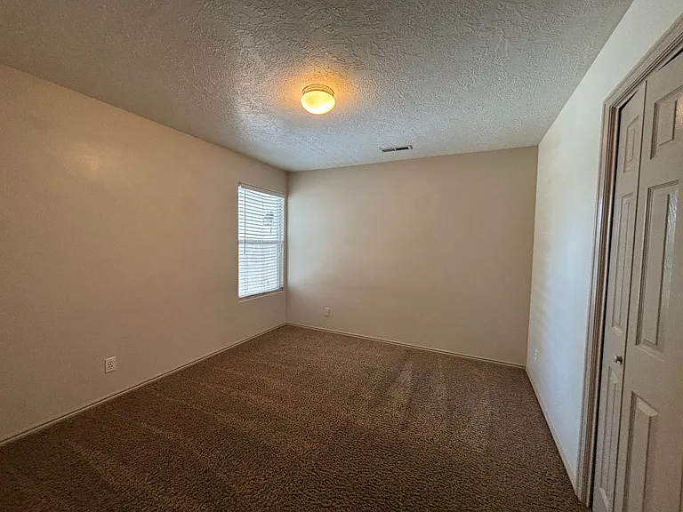425 E 1050 S — Photo 12