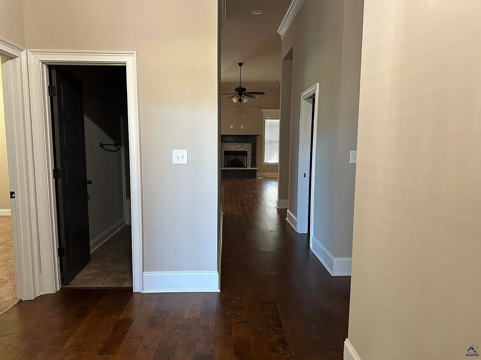 3 bed, 2.5 bath, 2061 sqft, $2,350 — Photo 3