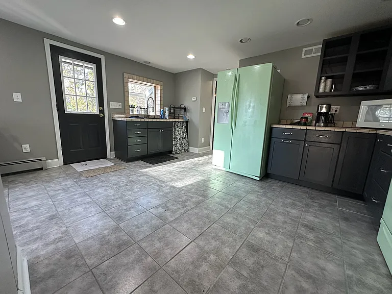 720 W Commerce Rd — Photo 3