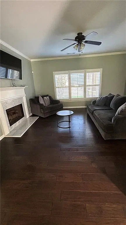 4 bed, 2.5 bath, 2295 sqft, $2,995 — Photo 3