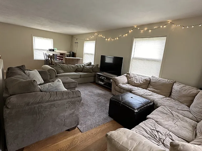 217 Lake St — Photo 3