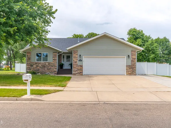 3501 Sandpiper Trl SE, Mandan, ND 58554
