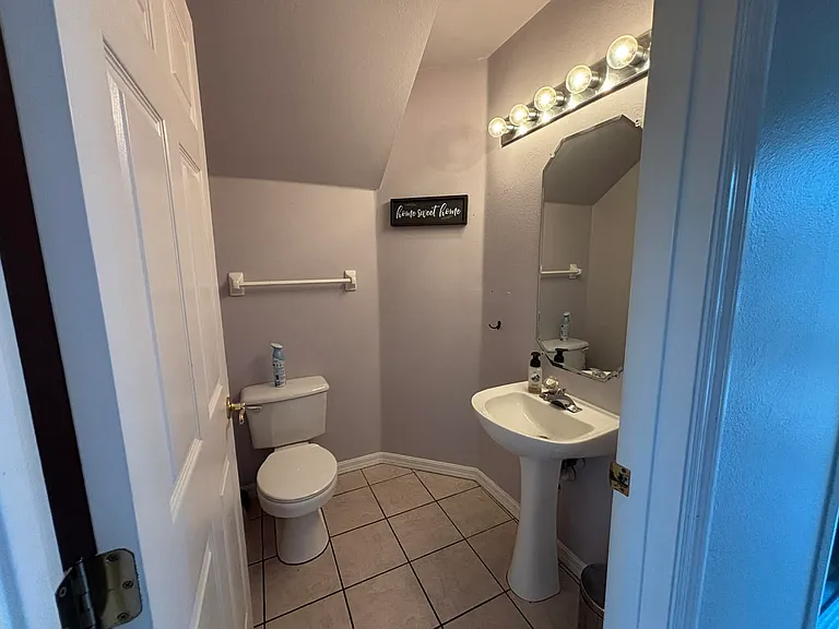2487 Saint Augustine Blvd — Photo 8