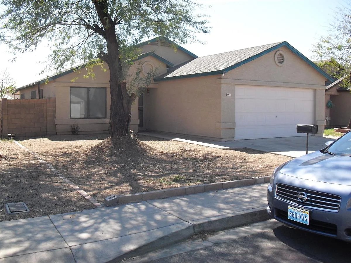 3 bed, 1323 sqft, $1,850 — Photo 1