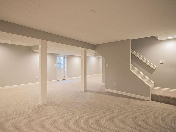 5th image of 590 Linden St