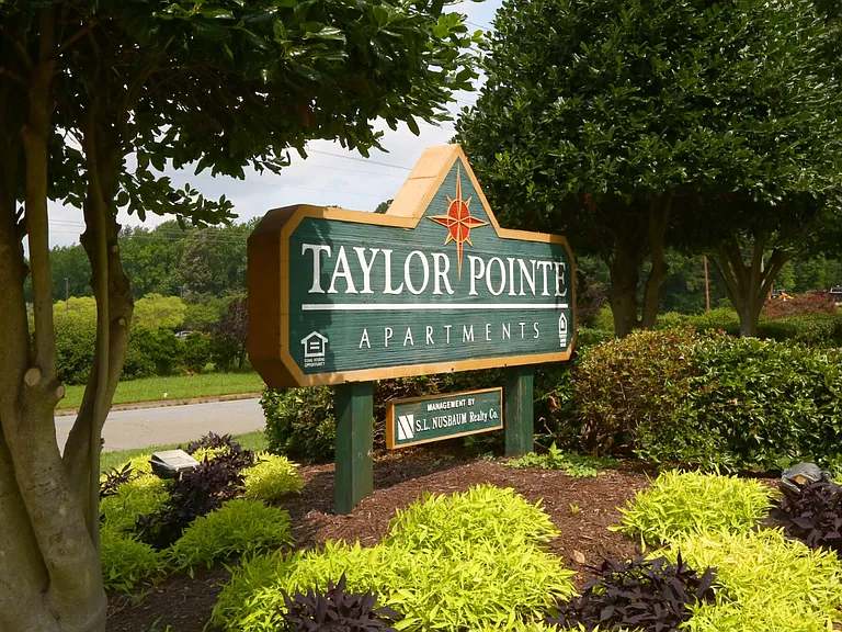 Taylor Pointe Apartments — Photo 39