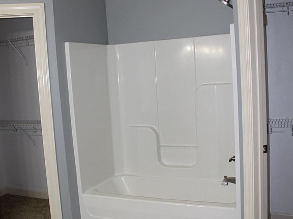 5th image of 35 Shaded Brook Ln
